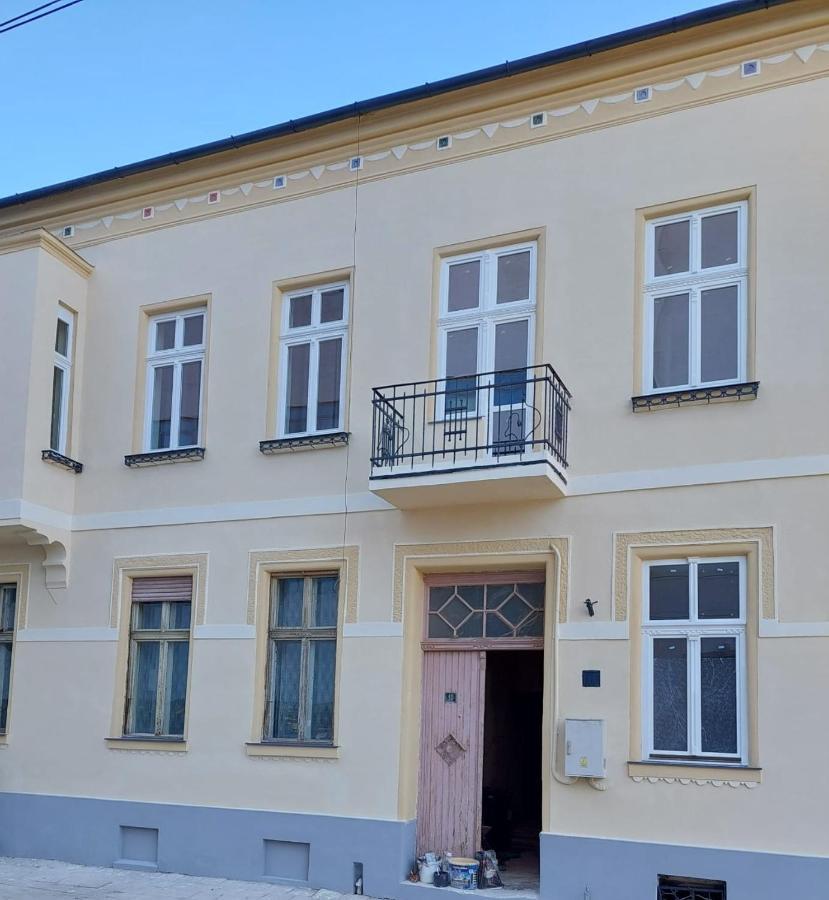 Ara Modern Apartament Apartment Oradea Bagian luar foto